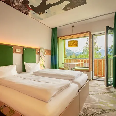 Explorer Hotel