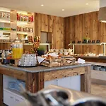 Explorer 4* 茵特斯托德